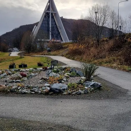 Leilighet Centrally Located In With Free Parking *