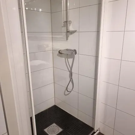 Appartement Centrally Located In With Free Parking *